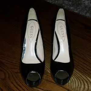 Guess patent peep toe
